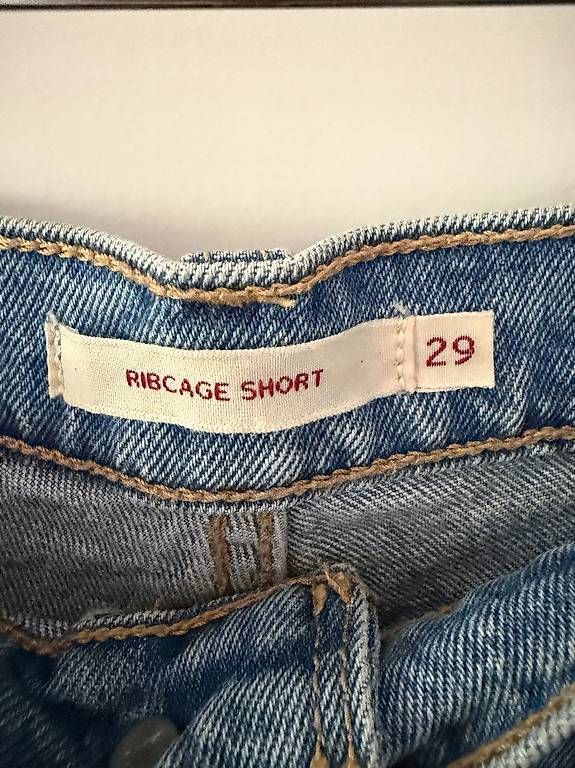 Jeans: Levi's Ribcage Jeans Shorts Gr. 29/S – Usato da Wittenbach venduto da Lenitalasirena 2