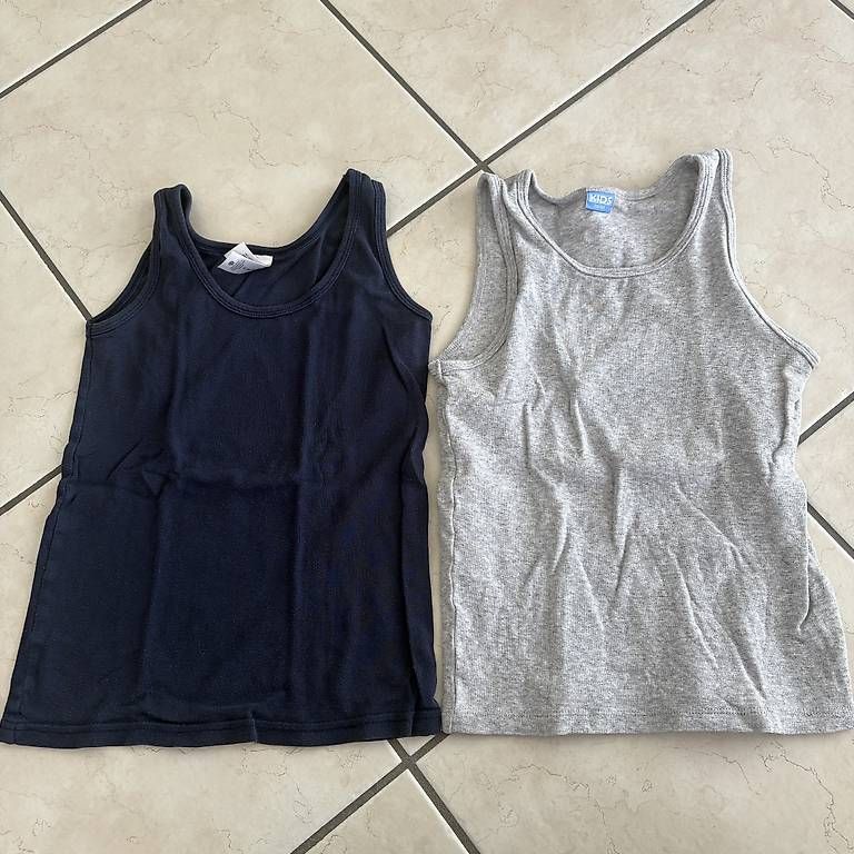 Camicie, T-shirt & Polo: 2 Trägershirt grösse 134/140 – Usato da Zimmerwald venduto da wuff81