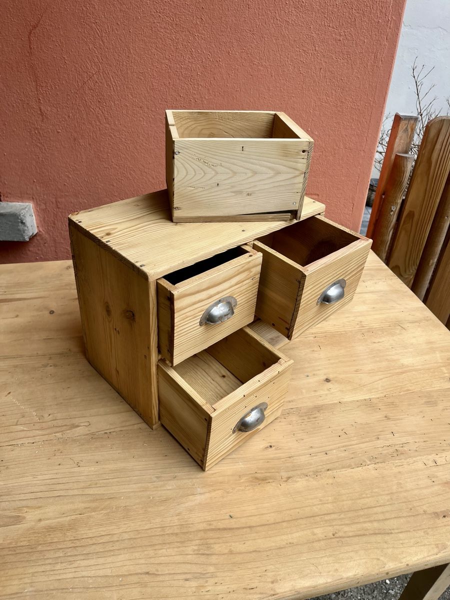 Cassettiere: Schöns Schublademöbeli aus Tannenholz – Usato da Ottikon venduto da san_w99n 1