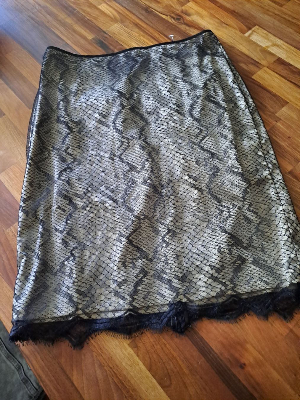Wolford Gonne: Wolford Spitzenrock Gr.34 – Usato da Emdthal venduto da kasira