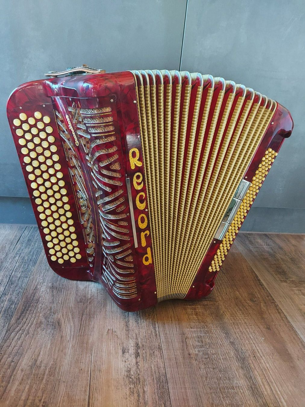 Instruments de musique: Schweizer RECORD Grandioso, 5-chörig, C-Griff – D'occasion à Frutigen par kallenl 1