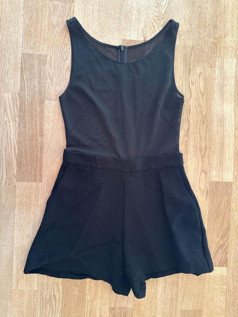 Jumpsuits: Spende Theodora Stiftung - Schwarzer Jumpsuit Elegant -Gr S – Gebraucht aus Fällanden von La_Natie