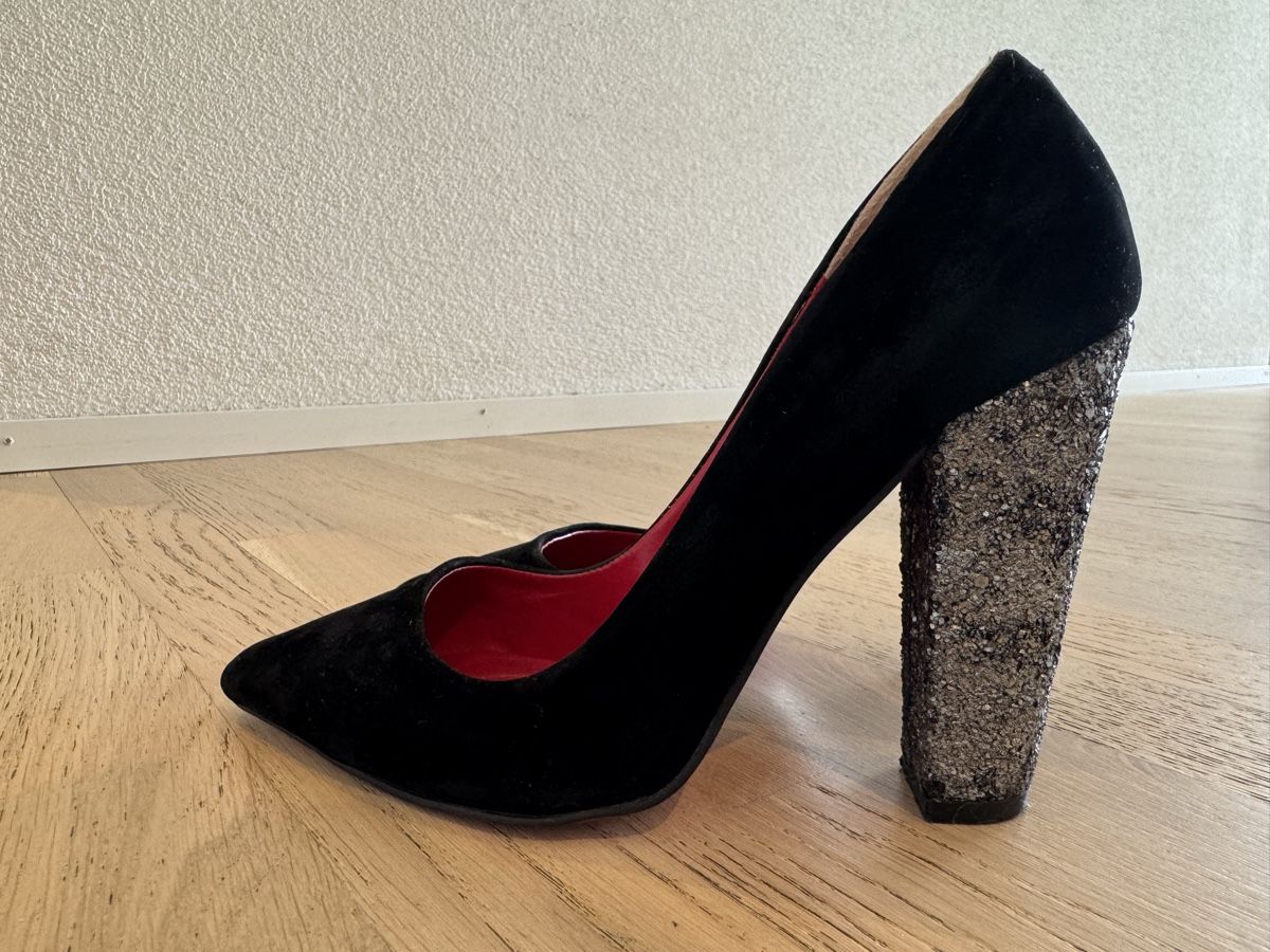 Damenschuhe: Elegante Pumps mit Glitzerabsatz, Gr. 37 – Gebraucht aus Schaffhausen von Naki16