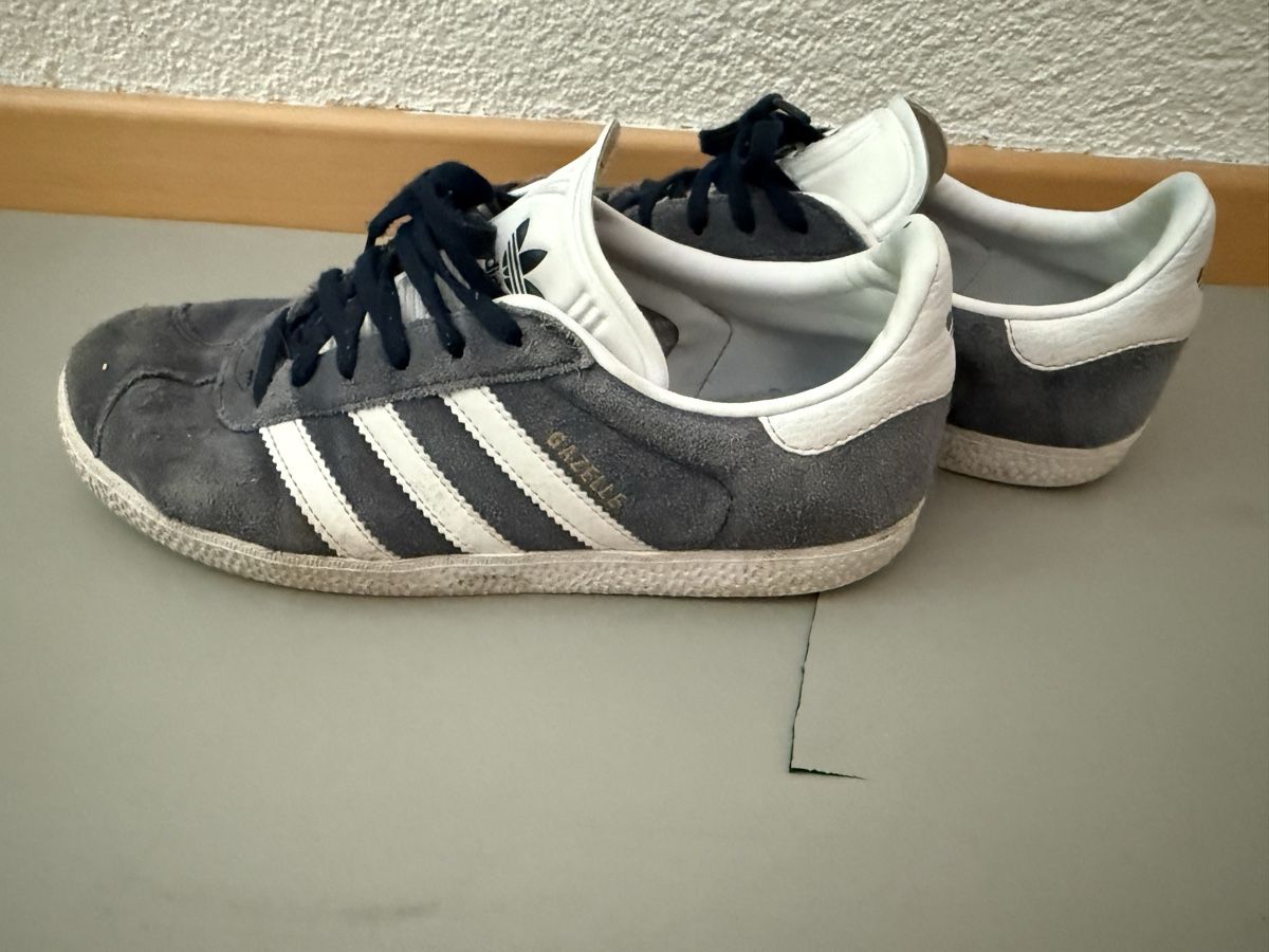 Adidas Scarpe da donna: Adidas Gazelle Sneaker blau gebraucht  – Usato da Birmenstorf AG venduto da Pat_roll