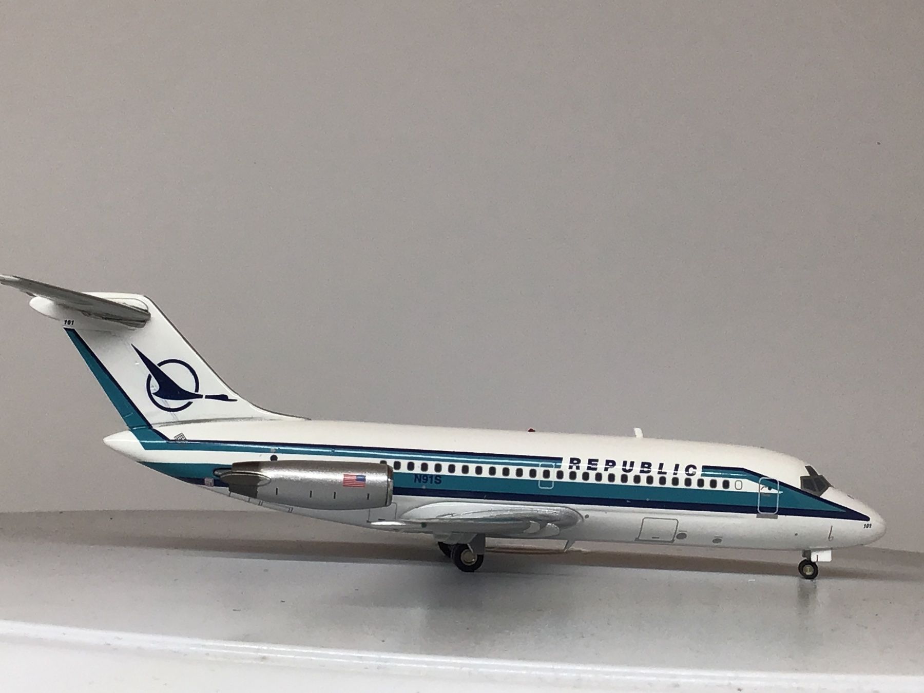 Kit di modellismo & Modellini statici: Republic Airlines Modellflugzeug 1:200 GEMINI – Usato da Männedorf venduto da Modelle-aller-Art 1