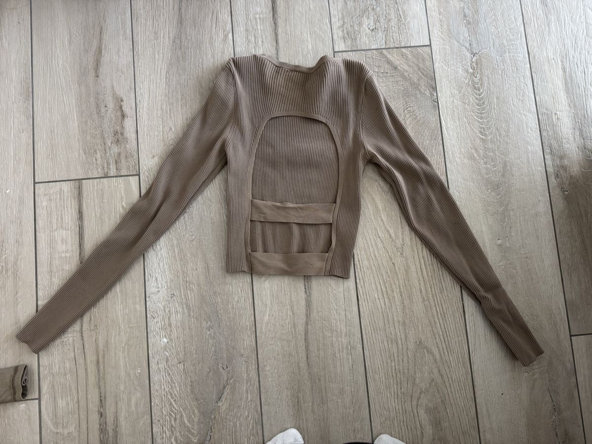 Pulls & Sweat-shirts: Pullover rückenfrei hellbraun – D'occasion à Frick par van_75yb 1