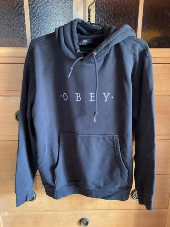 Pull OBEY