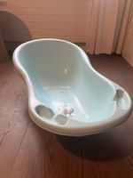 Badewanne hellblau