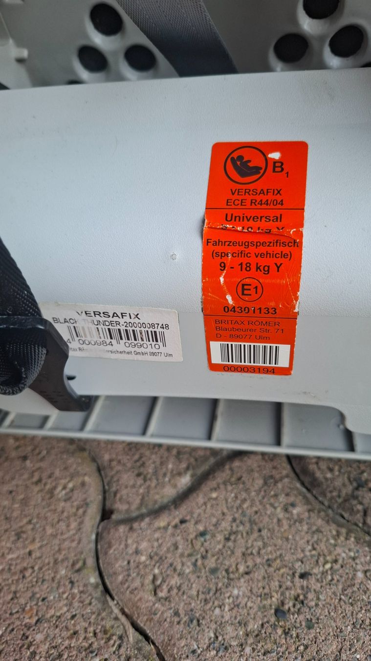 Britax Römer Auto-Kindersitze: Kindersitz Römer Versafix ECE R44/04 – Gebraucht aus Schönenberg TG von Jenny25. 4