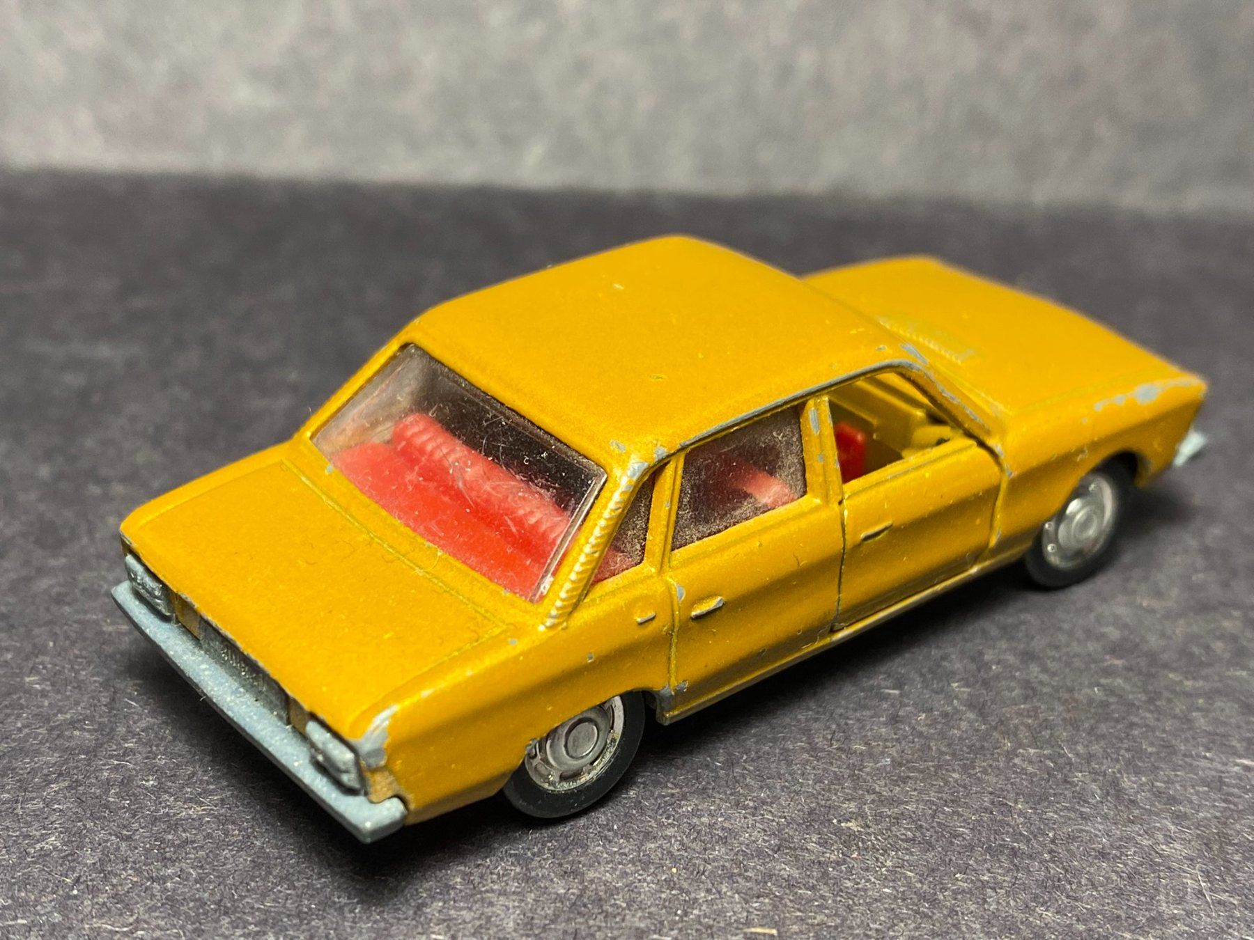 Schuco Modellini d'auto: Schuco VW K70 Modellauto 1:66 – Usato da Spiez venduto da Mlandcruiser 4