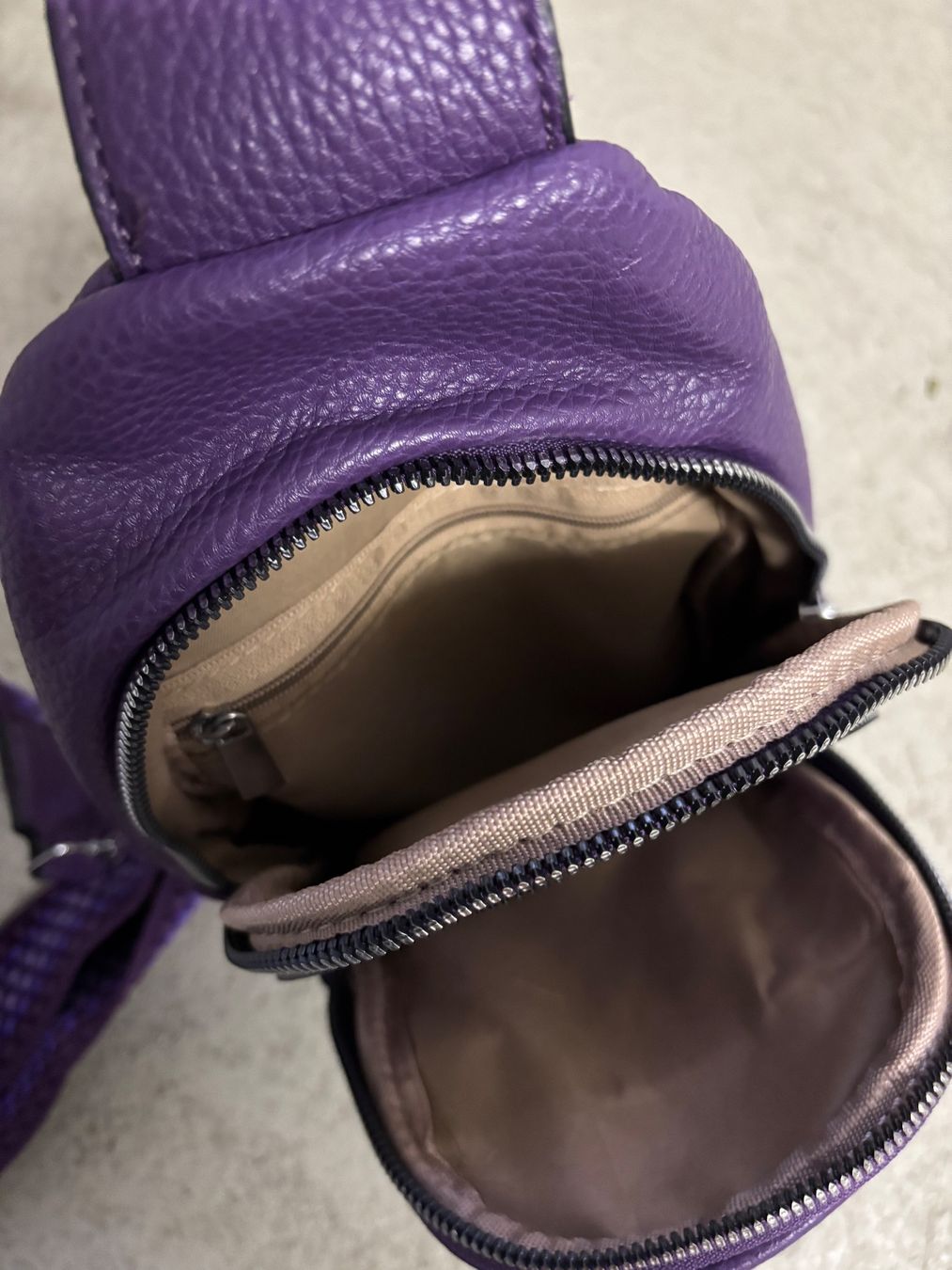 Taschen für Damen: Stylische Schultertasche in Violett – Gebraucht aus Sonterswil von VD-Service 3