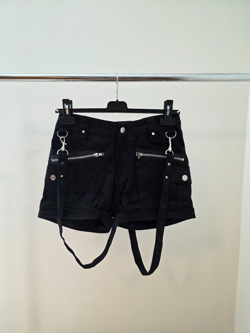 Jeans: Schwarze Jeans-Shorts Vixxsin – Nuovo (secondo la descrizione) da Rothenfluh venduto da sel_j856