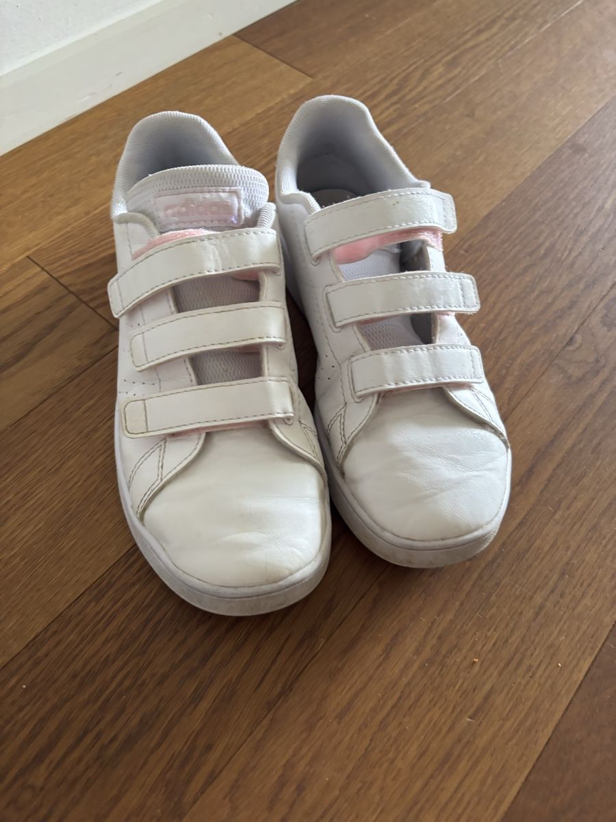 Adidas Chaussures filles: Adidas FR 35 – D'occasion à Buchrain par Ham2383