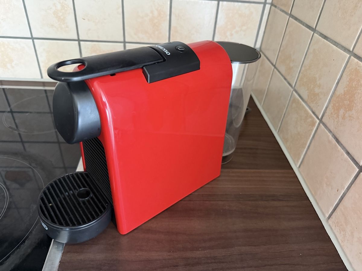 Nespresso Macchine per caffè & Macchine per espresso: Nespresso Essenza Mini Red Gebraucht – Usato da St. Gallen venduto da ben_rts9 2