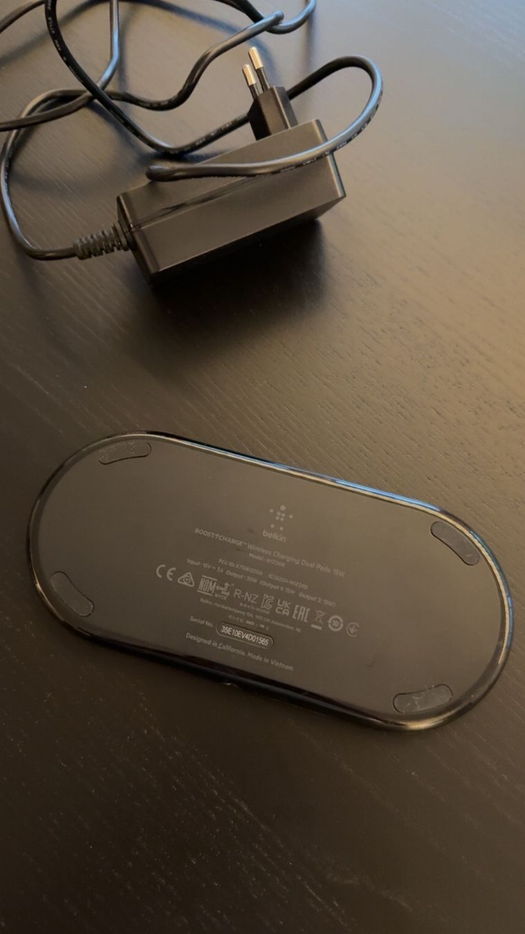 Belkin Caricabatterie: Belkin BOOST CHARGE Wireless Charging Dual Pads – Usato da Dietikon venduto da Welkins 1