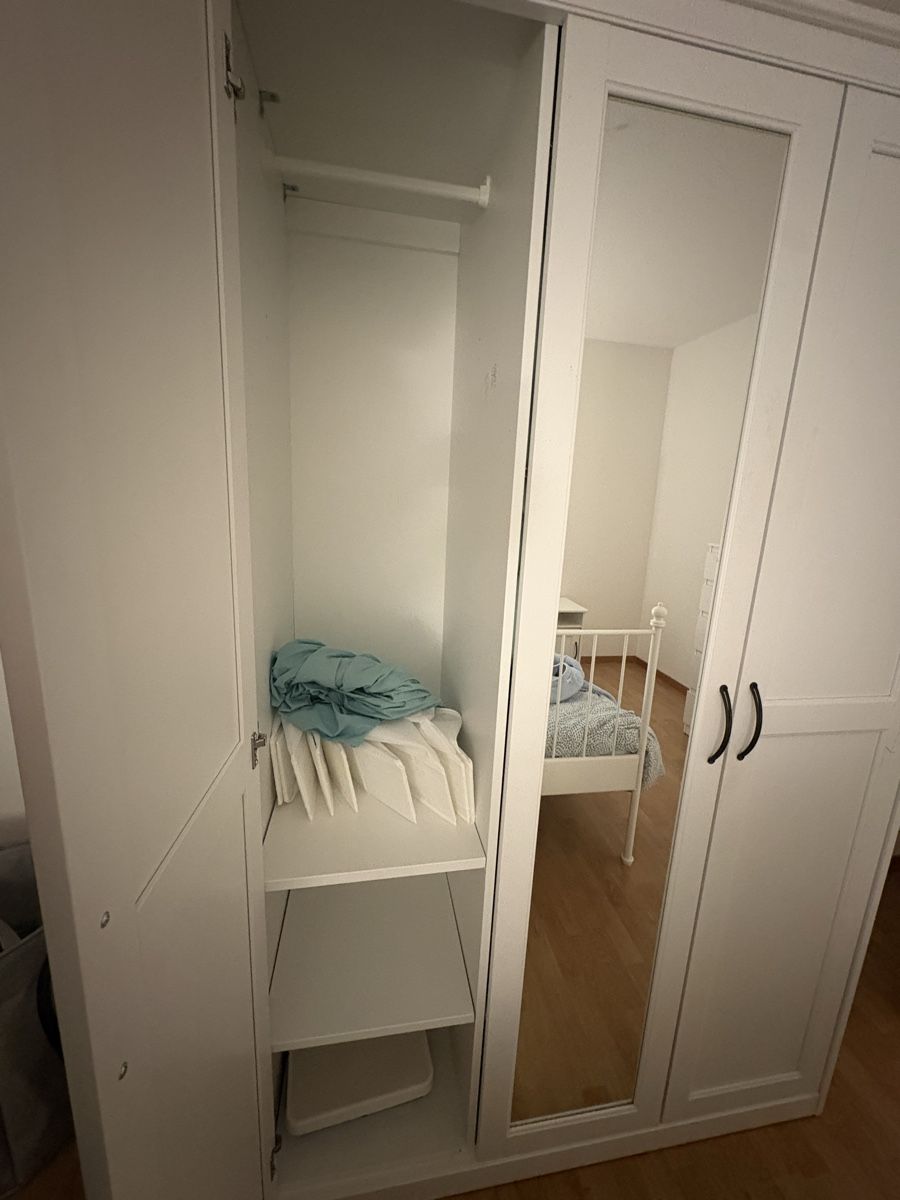 Ikea Armadi: White Wardrobe with Mirror, Three Doors, Used Condition – Usato da Adliswil venduto da han_2zjd 2