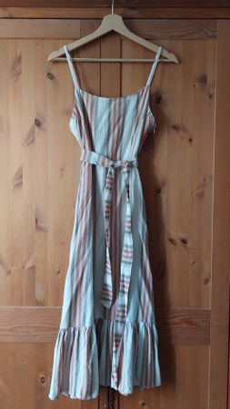 MNG gestreiftes Sommerkleid mit Bindegürtel Grösse S, Leinen
