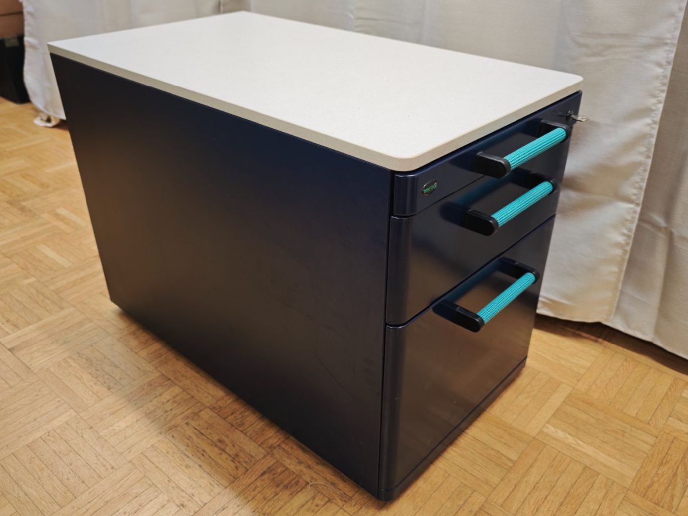 Eléments de bureau: Rollcontainer mit 3 Schubladen (Sehr stabil) – D'occasion à Neuhausen par PBMG