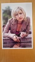 Allison Mack - Originalautogramm auf Foto in Farbe