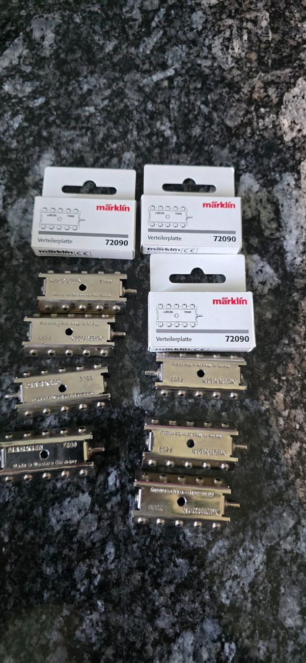 Märklin Modelleisenbahnen: Marklin Verteilerplatten 72090, 10 Stück, Top Zustand! – Neu und originalverpackt aus Lohn-Ammannsegg von leo6684