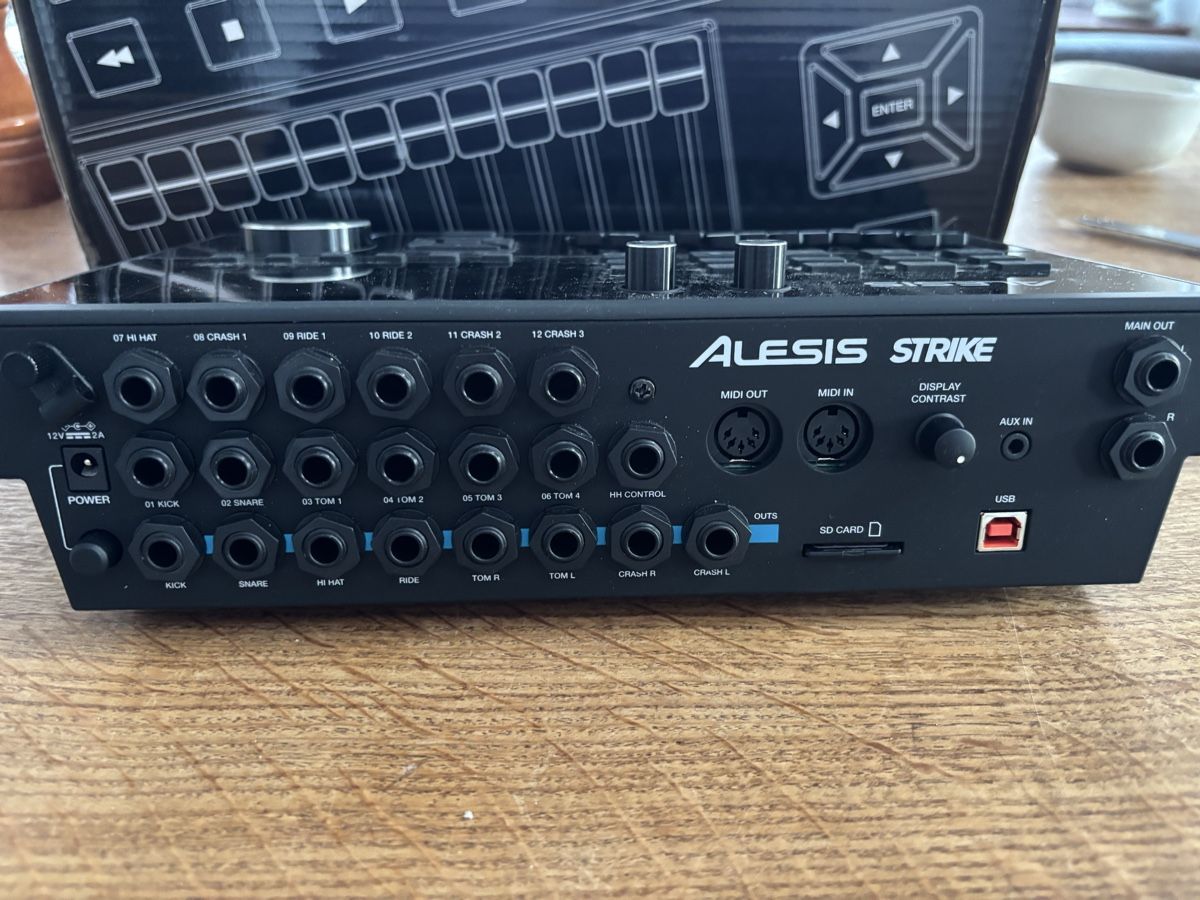 Alesis Musikinstrumente: Alesis Strike Drum Module cables etc – Gebraucht aus Mossel von Michaelhoward 1