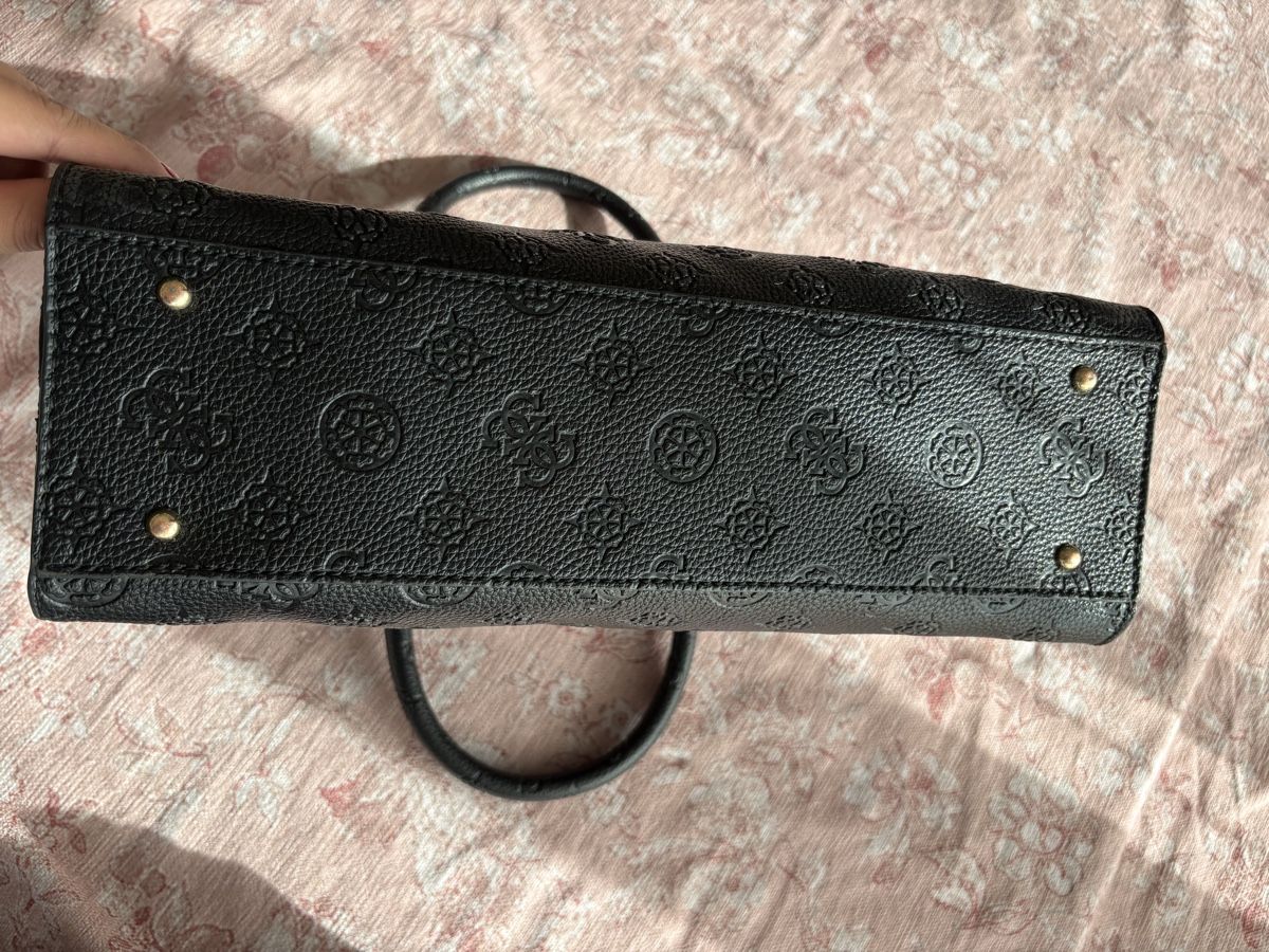Guess Borse da donna: Guess Handtasche schwarz – Usato da Neuhausen am Rheinfall venduto da AbisZallesdabei 7