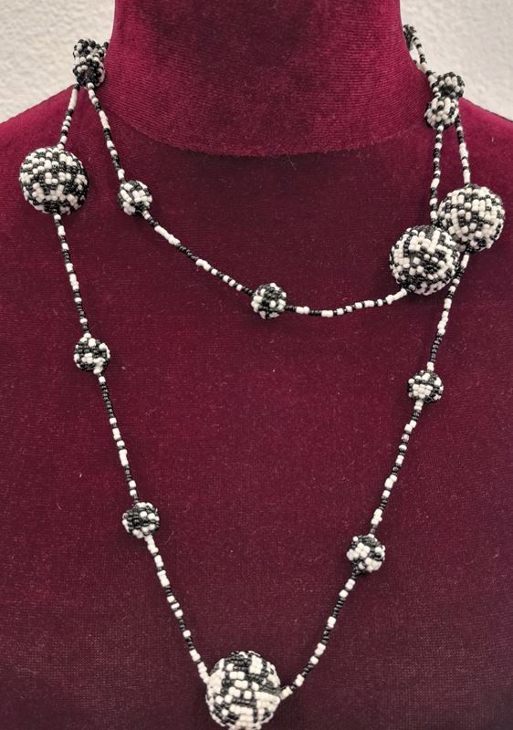 Catenine: Kette Schwarz Weiss – Usato da Rüti ZH venduto da Restwert_Rueti_ZH