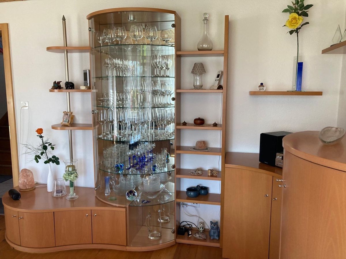 Scaffali: Wohnwand mit Vitrine, Buche hell – Usato da Binn venduto da enea_h 3