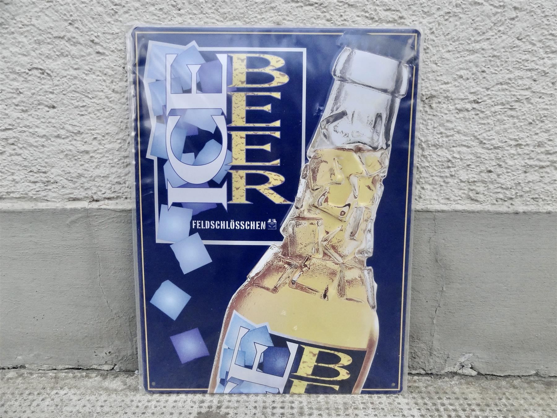 Feldschlösschen Insegne: BLECHSCHILD SCHILD BIER FELDSCHLÖSSCHEN ICE BEER WERBESCHILD – Nuovo e nell'imballaggio originale da Kerzers venduto da bottlesandboxes