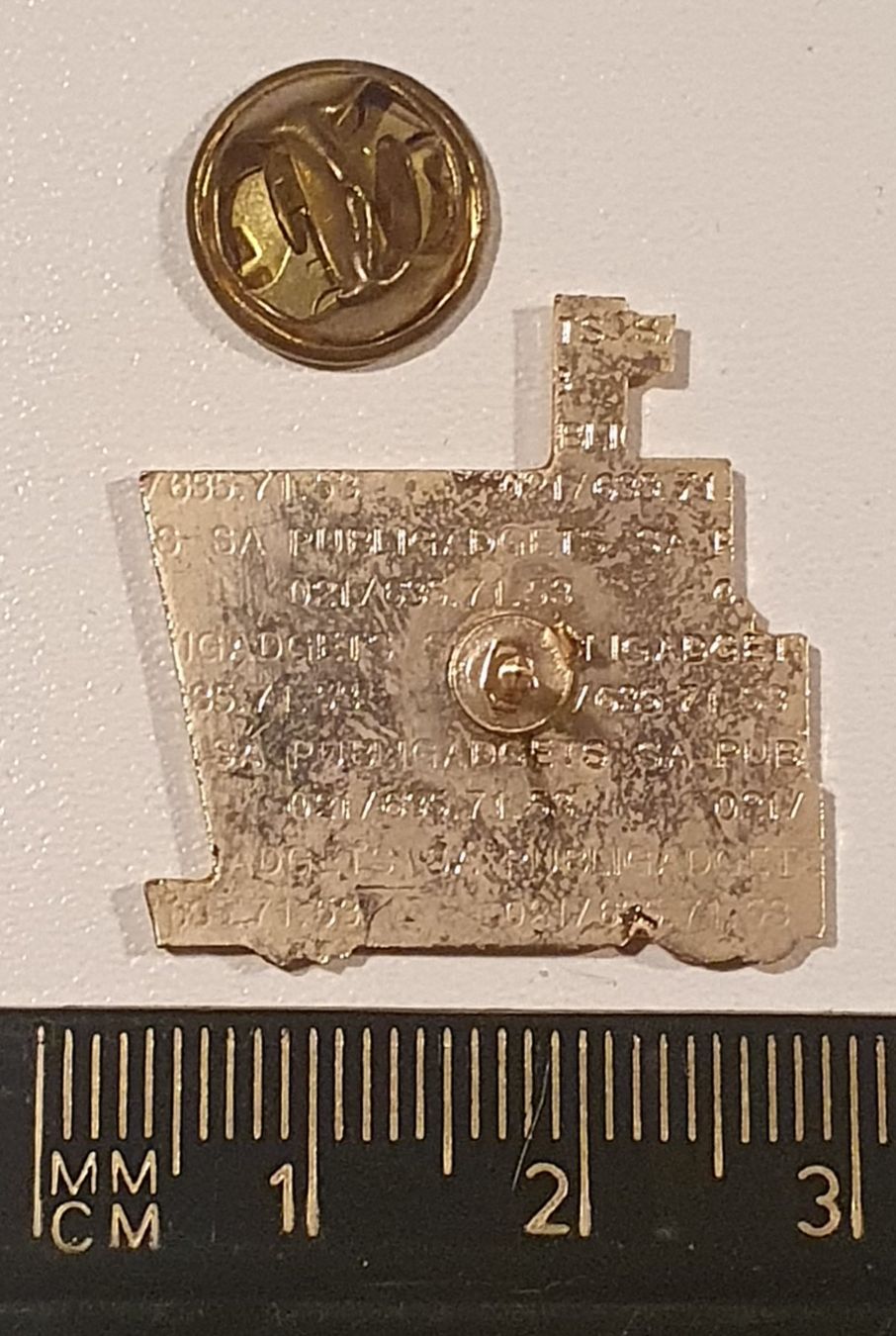 Placchette & Badge: Pin's chariot élévateur  lift Nes – Usato da St-Barthélemy VD venduto da titeuf5