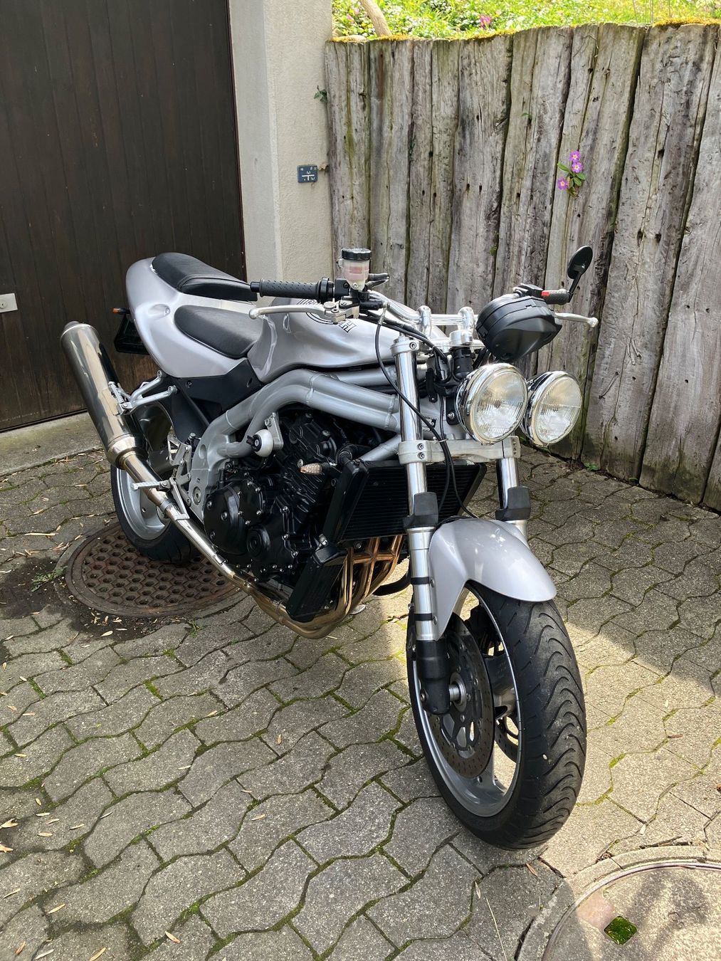 Triumph Strada: Triumph Speed Triple 955i – Usato da Amriswil venduto da Z900 1