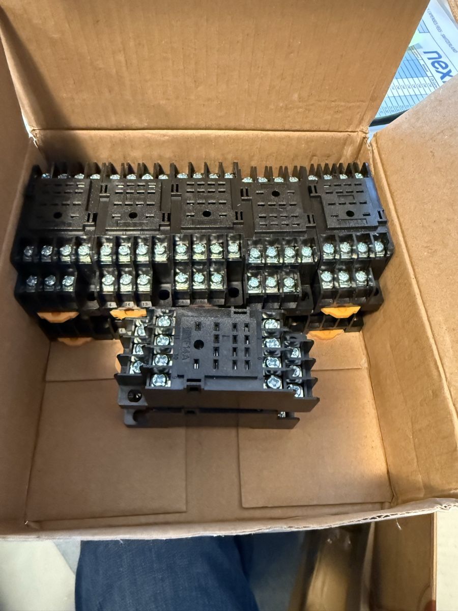 Componenti elettronici: Relay + Socket PYF-14A,  12Stk, neuwertig, ungebraucht! – Nuovo e nell'imballaggio originale da Herisau venduto da Valentin6 2