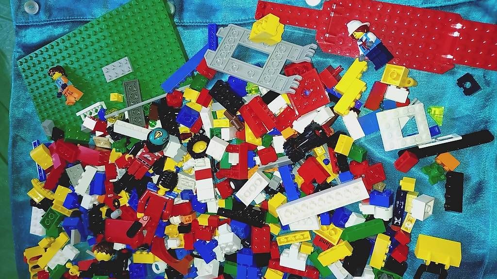 Lego Kit di costruzioni: Lego Classic-Basic-Figuren Kiloware gemischt 1,3kg – Usato da Schwarzenbach(Huttwil) venduto da Padielito 3