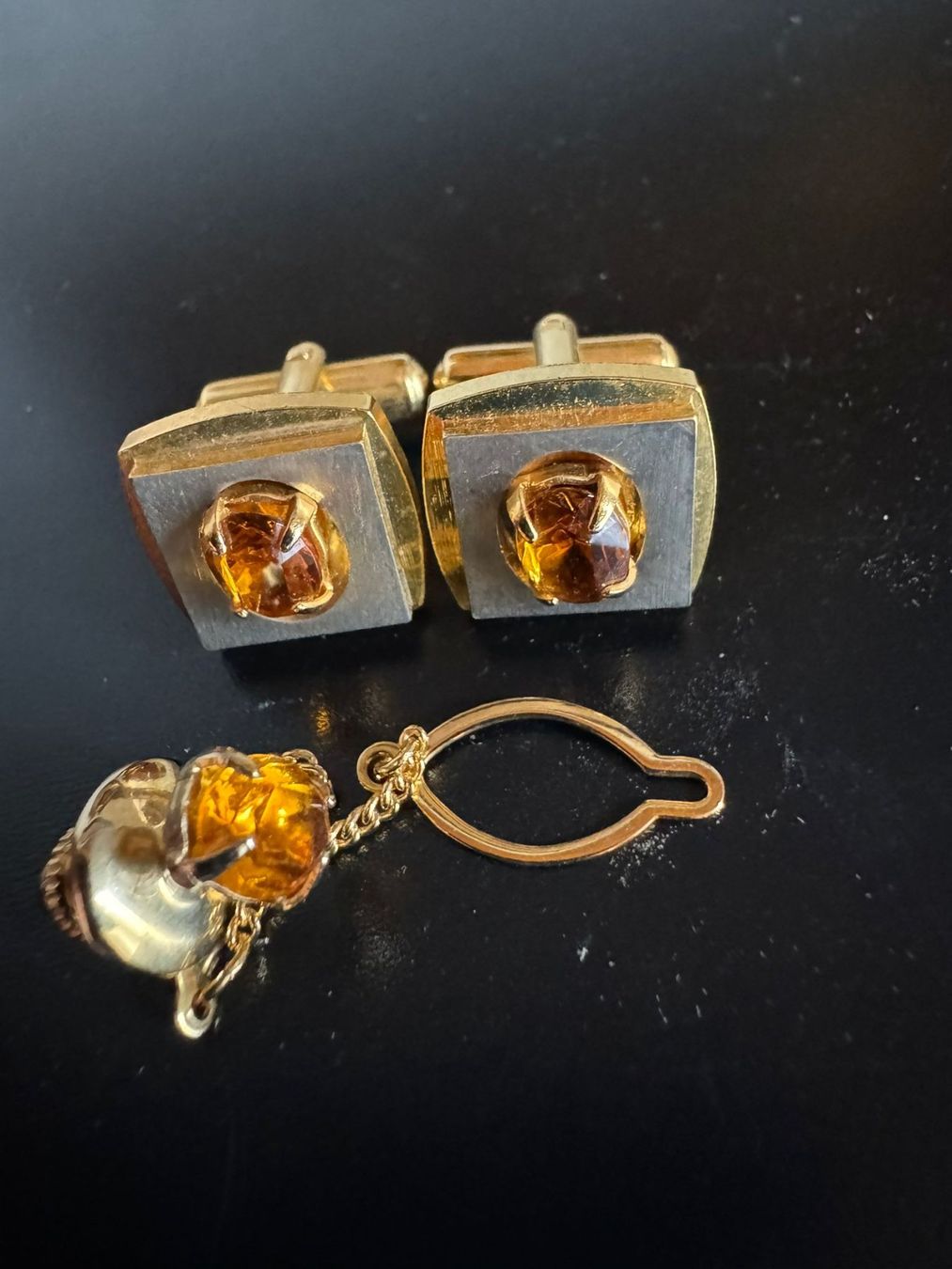 Gemelli: Vintage Manschettenknöpfe Set mit Krawattenbrosche – Usato da Winterthur venduto da Dejv