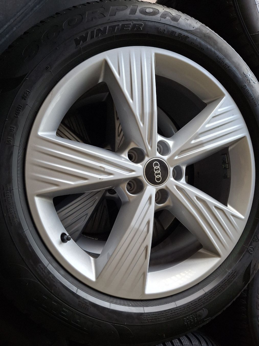 Pneumatici & Ruote complete: Audi Q4 etron Winterräder – Usato da Siebnen venduto da digitalcar