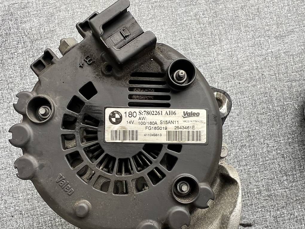 Toutes les pièces auto: Alternator BMW – D'occasion à Männedorf par adi91 1