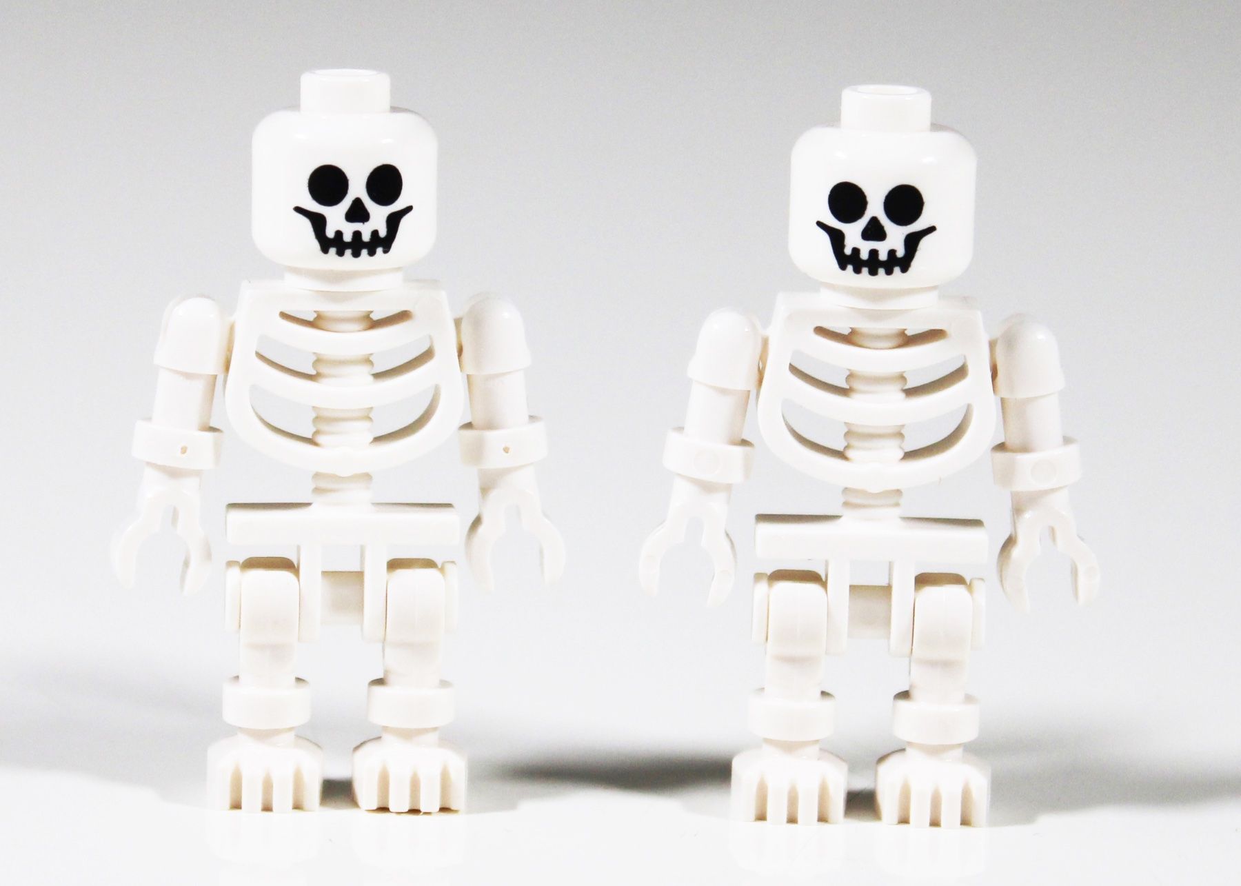 Lego Figurines: LEGO 2x SKELETT / SKELETON – D'occasion à Brüttisellen par Collector-Corner