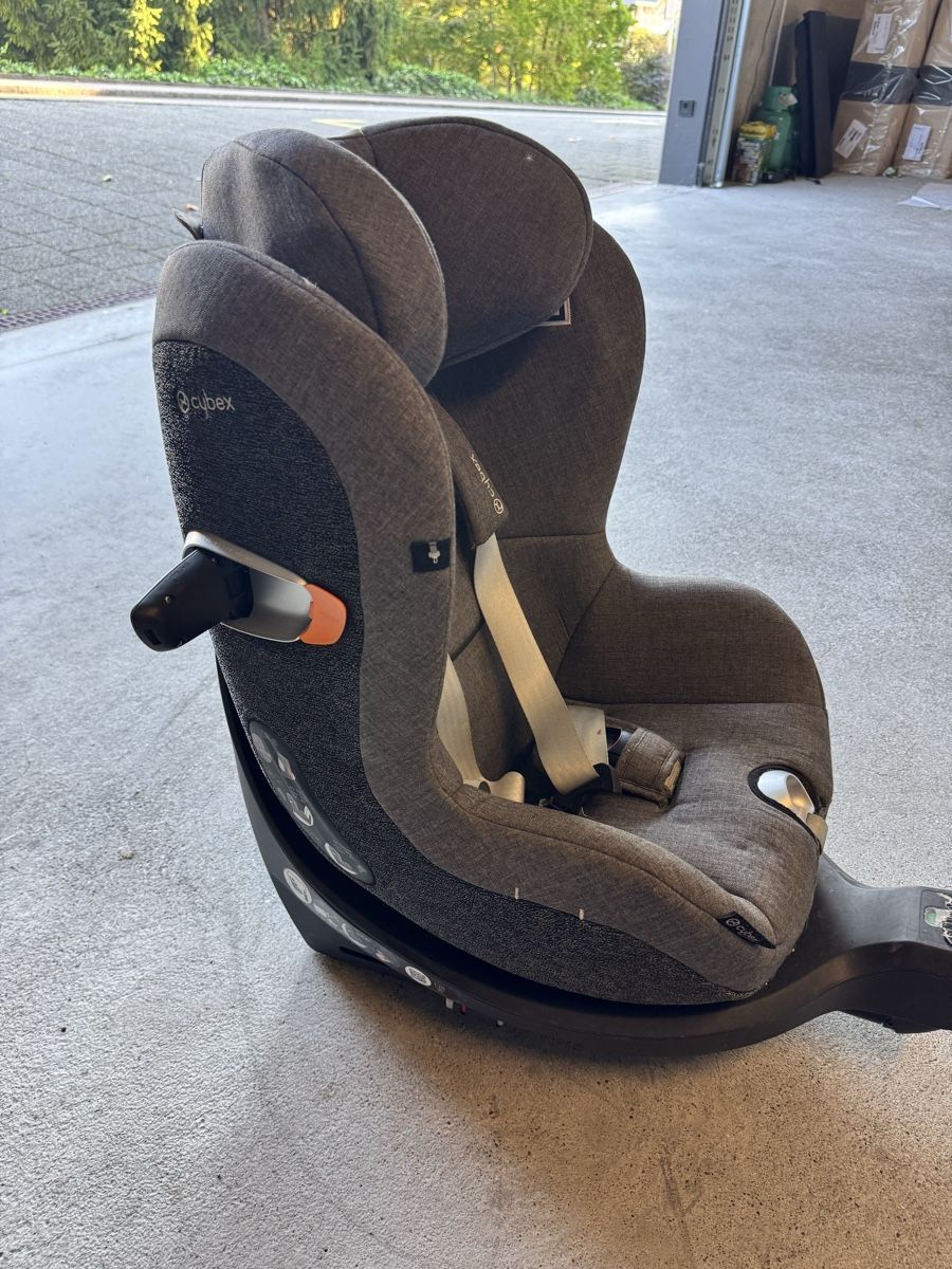 Cybex Sièges auto: Cybex Sirona i-Size Plus inkl. Base – D'occasion à Bäch SZ par AnnetteRu