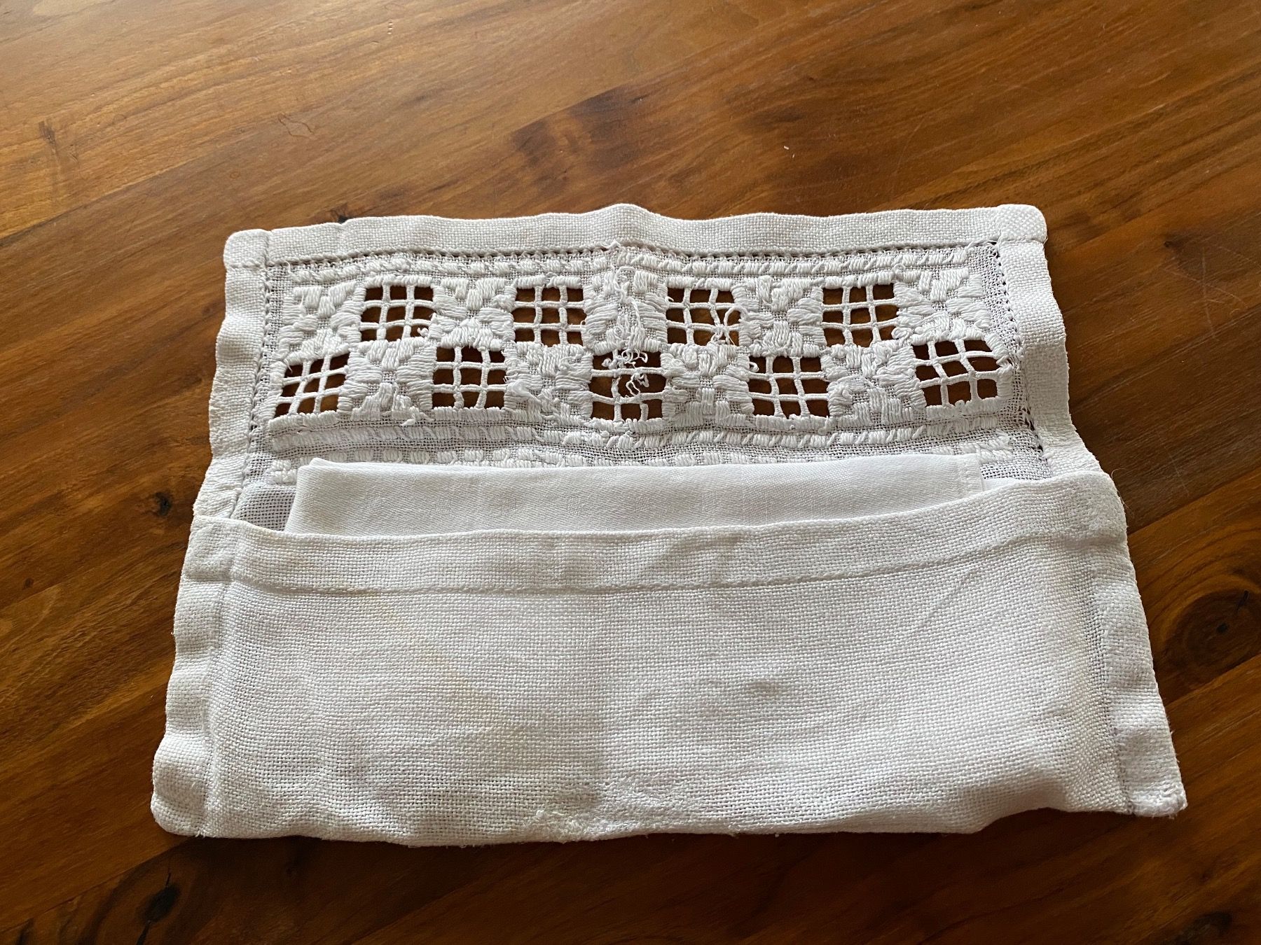 Servietten: Antike Serviettentasche mit Serviette – Gebraucht aus Balsthal von Uroby 1
