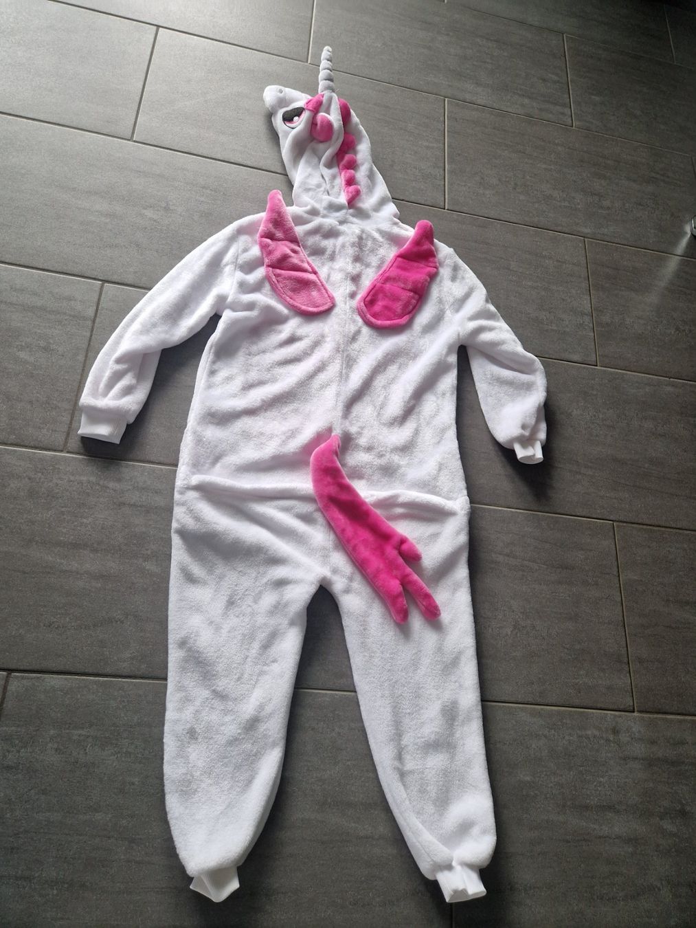Costumi: Plüsch Fasnachtskostüm Einhorn gr. 128-130 – Usato da Mezzovico venduto da maemy 4