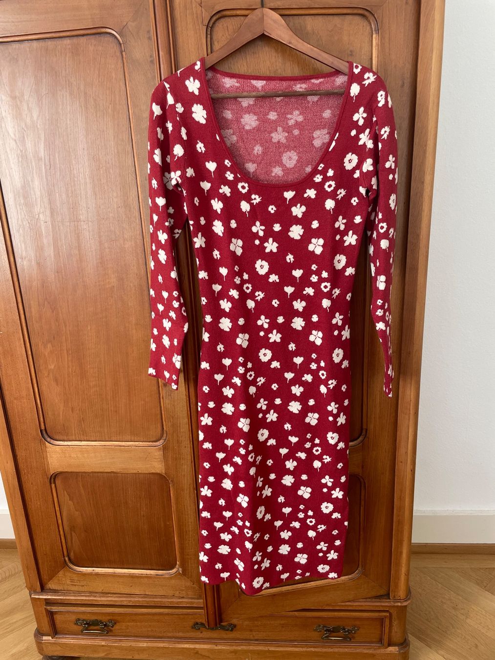 Vestiti: Skandinavisches Rotes Strickkleid Blumenmuster – Usato da Zürich venduto da ElaLeonEla 1
