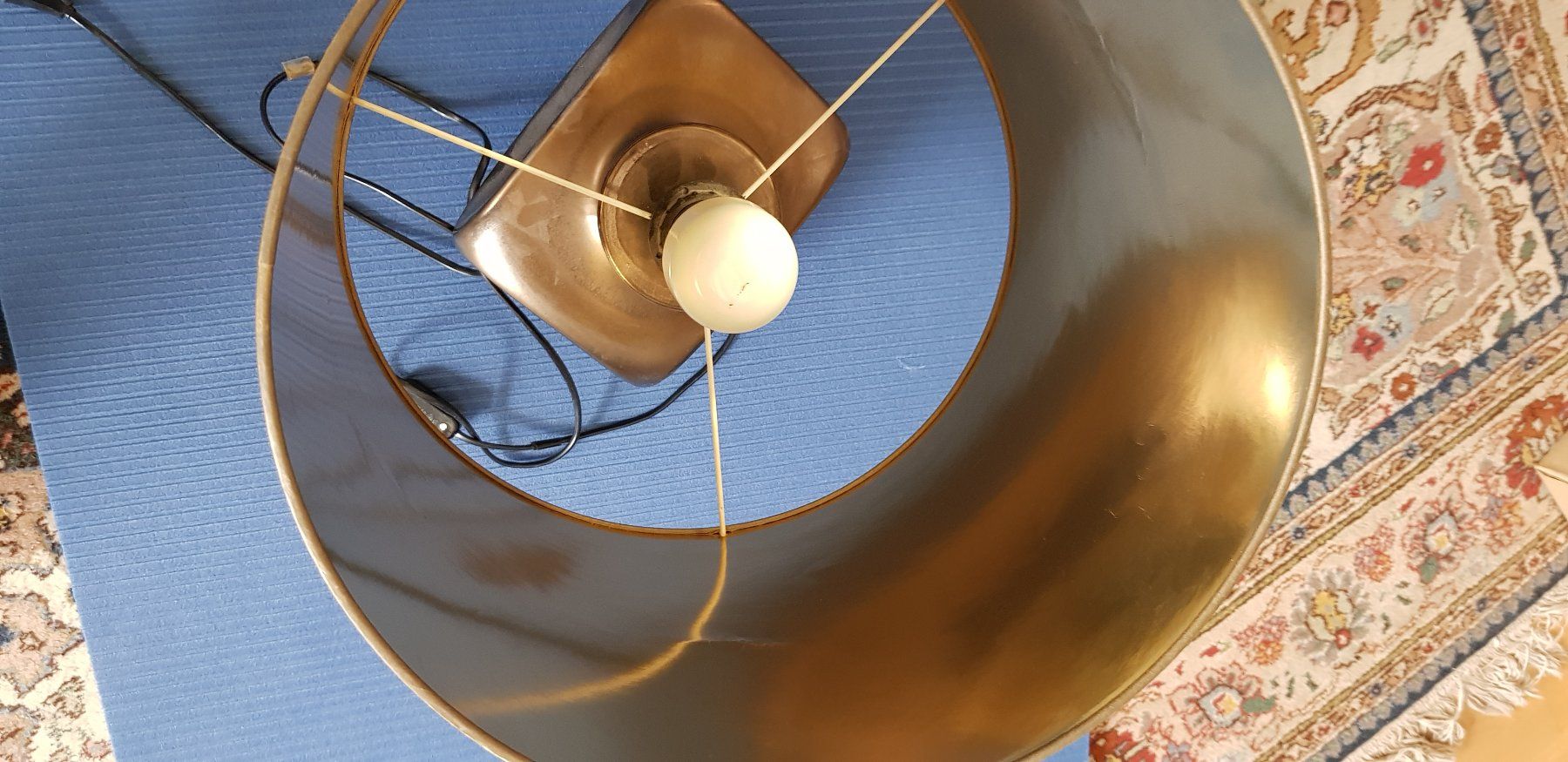 Lampade: Tischlampe schwarz goldfarben. – Usato da Uetliburg SG venduto da SUGORI 1