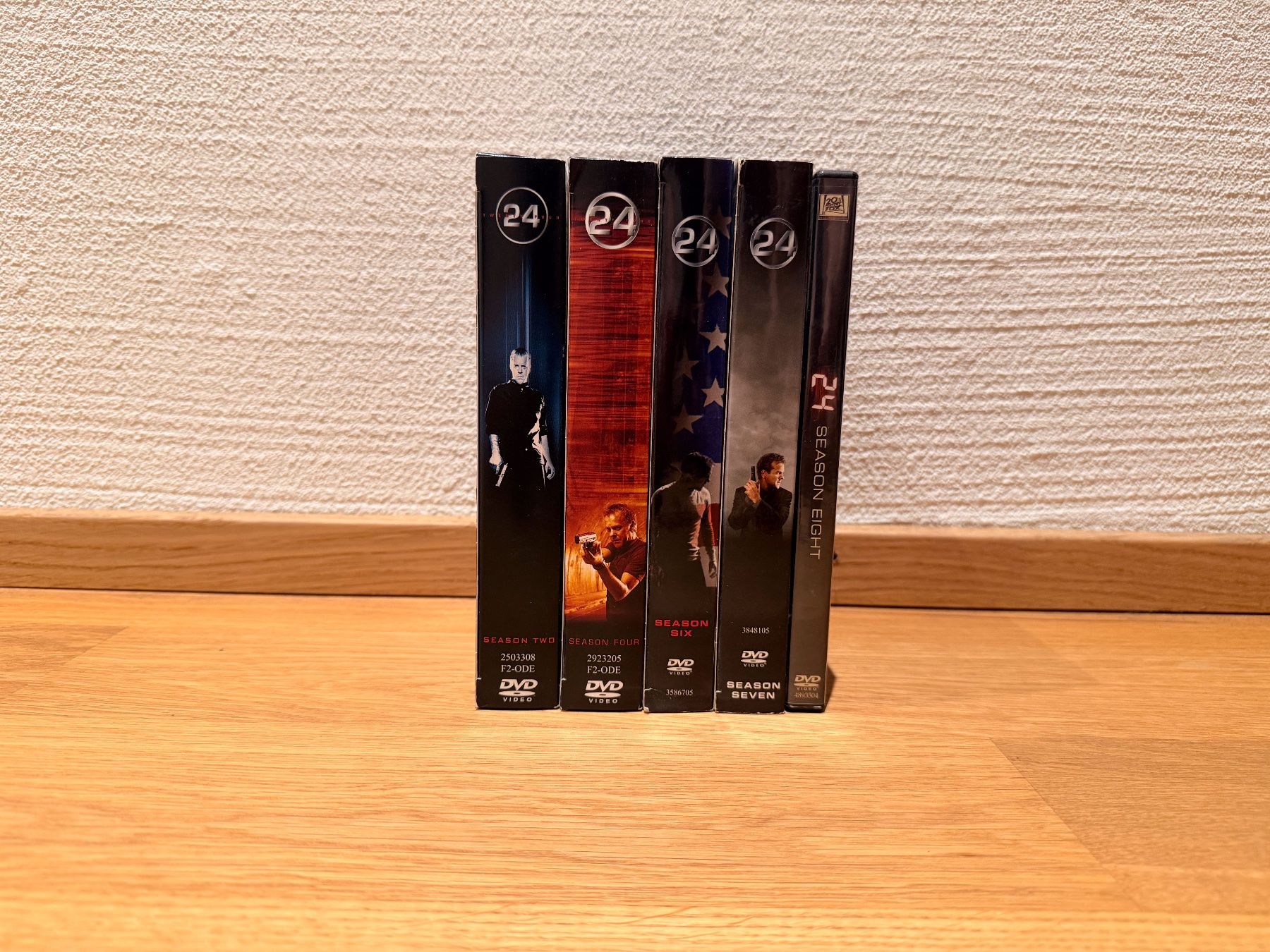 Tutti i DVDs: 24 Twenty Four Serien Sammlung DVD – Usato da Reinach BL venduto da Graphix 2