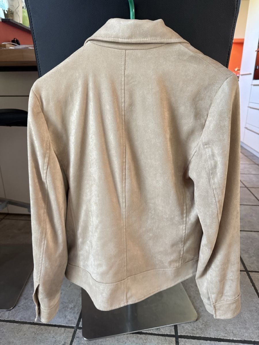 H&M Jacken: Jacke beige Wildlederimitat Grösse 38 – Gebraucht aus Dettighofen (Lengwil) von Dolol 2