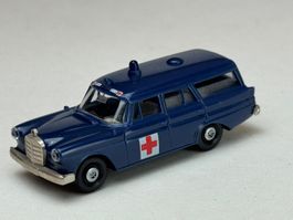 GB1-Brekina Mercedes 190 Krankenwagen blau