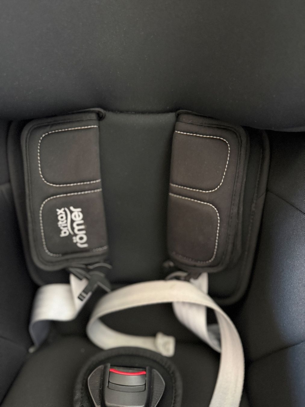 Britax Römer Sièges auto: Britax Römer Dualfix M i-Size – D'occasion à Schwerzenbach par Le_roy 1