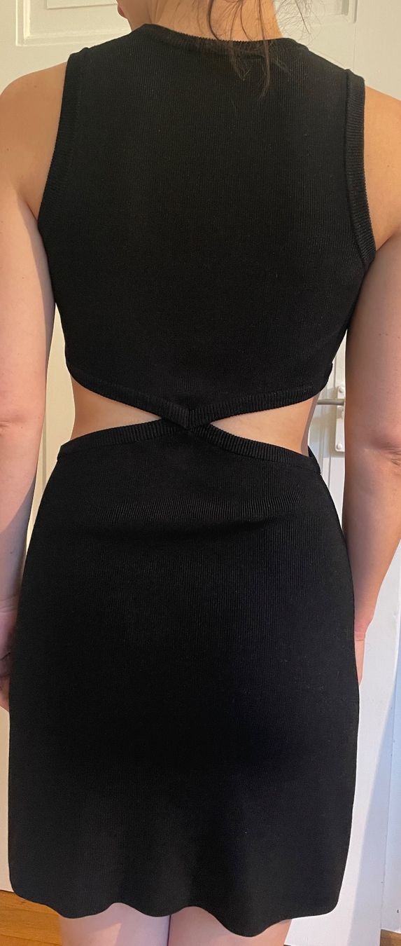 Maje Vestiti: Kurzarmiges geripptes Strickkleid mit freier Taille – Usato da Zürich venduto da ari_s52l 4