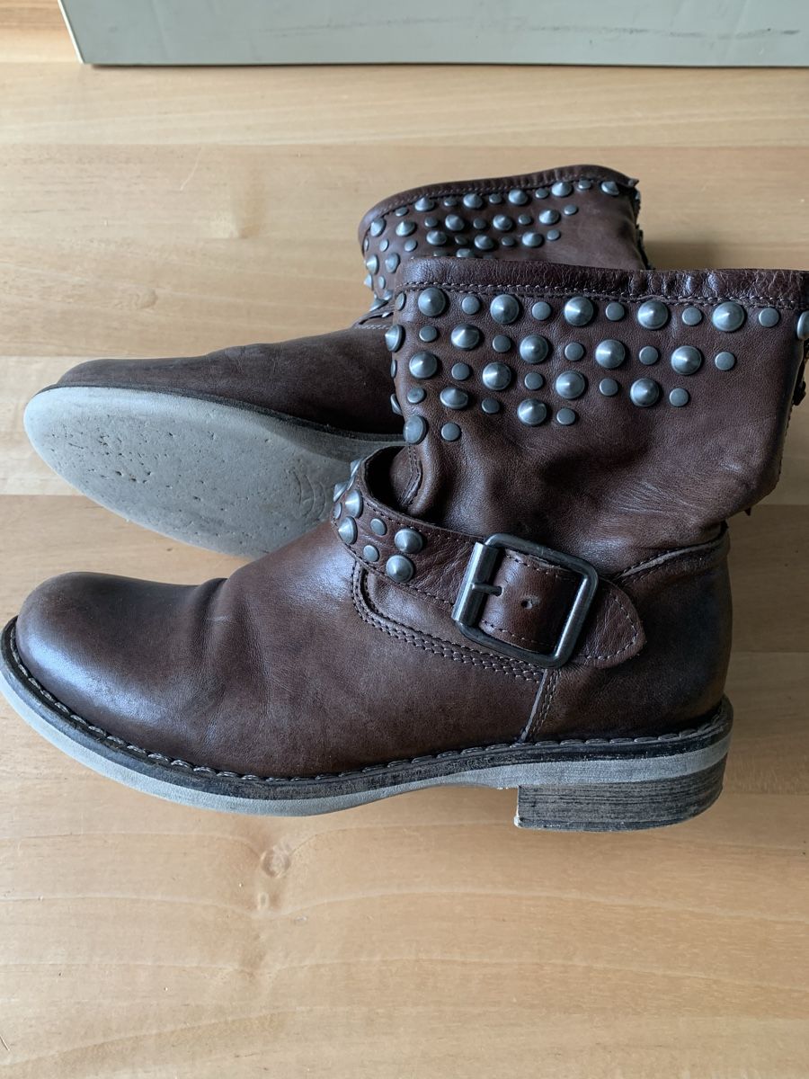 Damenschuhe: Leder Stiefel mit Nieten Gr. 37 – Gebraucht aus Mettmenstetten von _4_YOU_