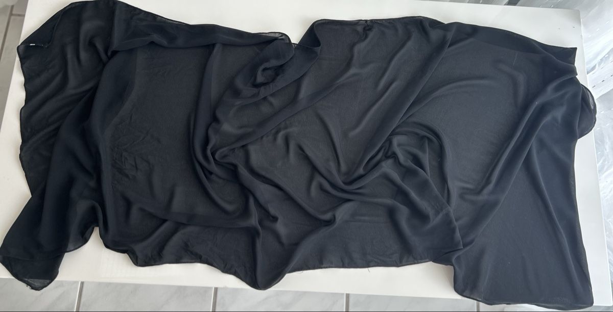 Foulard & Sciarpe: Black Fabric Scarf damaged area – Usato da Saland venduto da ele_vc96