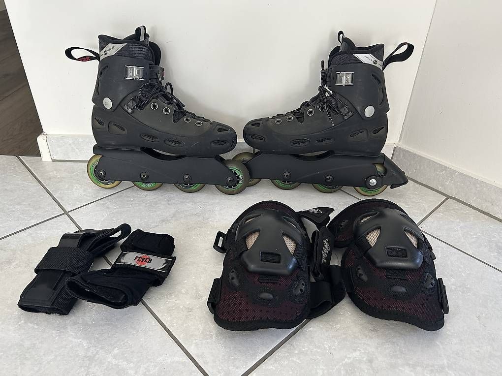 Pattini in linea & Pattini a rotelle: Inline Skates Gr 39 mit Schutzausrüstung – Usato da Schindellegi venduto da ruthy66